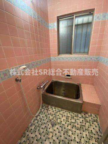 三島2丁目中古戸建の浴室|お風呂には窓もあり、換気がバッチリとできます☆