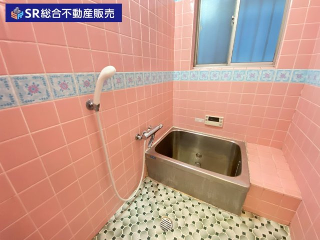 三島2丁目中古戸建の浴室|お風呂には窓もあり、換気がバッチリとできます☆