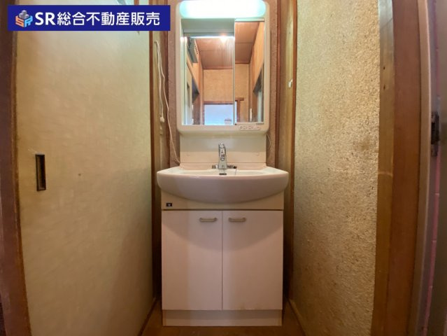 三島2丁目中古戸建の独立洗面台|独立洗面台、朝の身支度には欠かせません