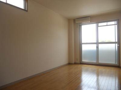 押おいけの居間・リビング|２面採光