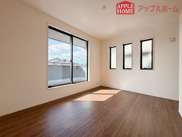 【新築住宅】深谷上柴町西第3 全1棟の洋室|２階居室は全室収納あり！たっぷりある収納活用でお部屋もキレイを保てます♪