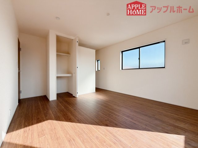 【新築住宅】深谷上柴町西第3 全1棟の洋室|２階居室は全室収納あり！たっぷりある収納活用でお部屋もキレイを保てます♪