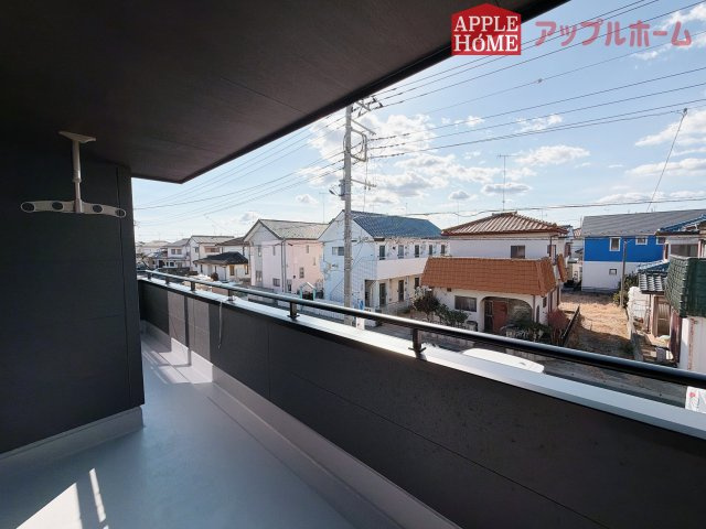 【新築住宅】深谷上柴町西第3 全1棟のバルコニー|インナーバルコニーで突然の雨でも安心♪直射日光を防げるので、紫外線を気にせず自然の光や風を感じながら日光浴もできちゃいます♪