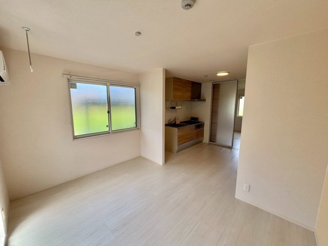 ラフィーネ亀山の居間・リビング