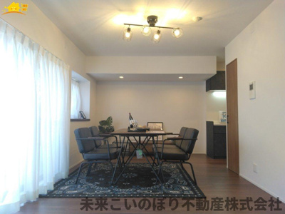 【居間・リビング】 | ライオンズシティ春日部 | 一日の中で多くの時間を過すことになるリビングダイニングだからこそ、いつも穏やかな空間であることが必然。爽やかな通風と採光を存分に感じる事が出来る空間です。