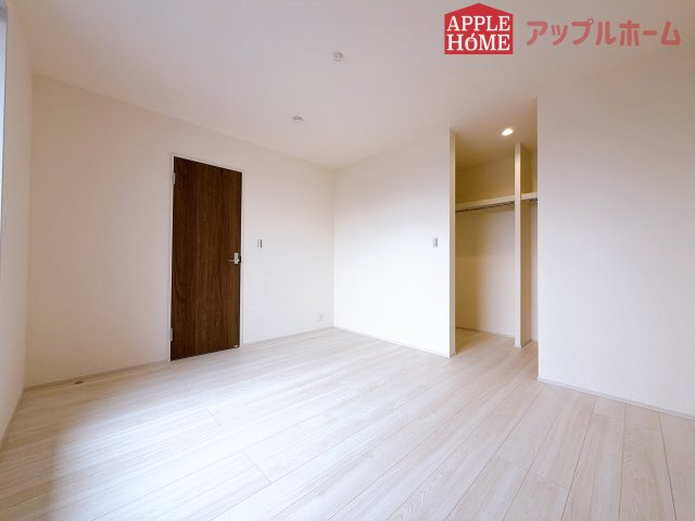 【新築住宅】熊谷市万平町 第3 全4棟の洋室|２階居室は全室収納あり！たっぷりある収納活用でお部屋もキレイを保てます♪