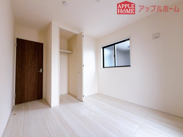 【新築住宅】熊谷市万平町 第3 全4棟の洋室|２階居室は全室収納あり！たっぷりある収納活用でお部屋もキレイを保てます♪