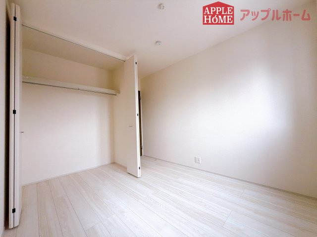 【新築住宅】熊谷市万平町 第3 全4棟の洋室|２階居室は全室収納あり！たっぷりある収納活用でお部屋もキレイを保てます♪