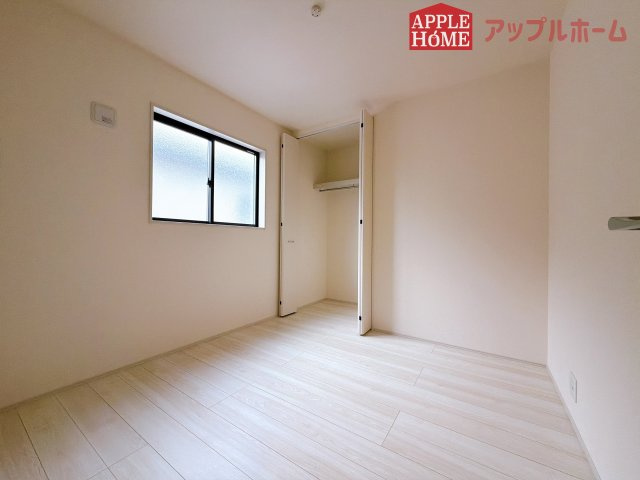 【新築住宅】熊谷市万平町 第3 全4棟の洋室|２階居室は全室収納あり！たっぷりある収納活用でお部屋もキレイを保てます♪