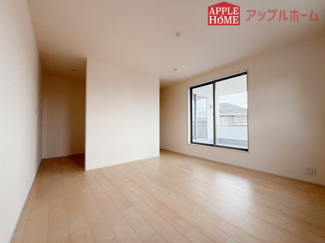 【新築住宅】熊谷市万平町 第3 全4棟の洋室|２階居室は全室収納あり！たっぷりある収納活用でお部屋もキレイを保てます♪