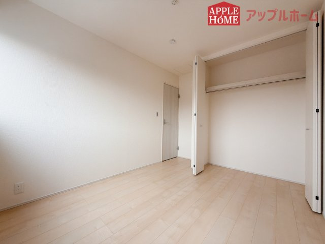 【新築住宅】熊谷市万平町 第3 全4棟の洋室|２階居室は全室収納あり！たっぷりある収納活用でお部屋もキレイを保てます♪