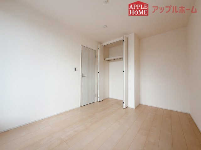 【新築住宅】熊谷市万平町 第3 全4棟の洋室|２階居室は全室収納あり！たっぷりある収納活用でお部屋もキレイを保てます♪