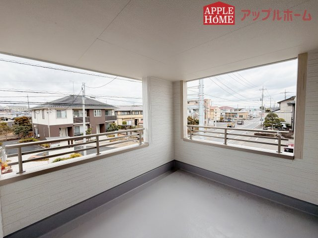 【新築住宅】熊谷市万平町 第3 全4棟のバルコニー|インナーバルコニーで突然の雨でも安心♪直射日光を防げるので、紫外線を気にせず自然の光や風を感じながら日光浴もできちゃいます♪