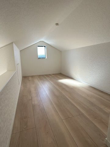 今治市北鳥生　2号棟の洋室