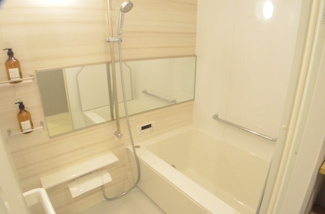 【浴室】 | パークスクエア浦和（３階） | お風呂に求めるものは「心地よさ」。使いやすさと上質な質感を両立するアイテムを備えて癒しを演出します。