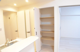 【収納】 | パークスクエア浦和（３階） | 収納も充実！季節のお洋服やお子様の習い事の道具など、いつも片付いたお部屋で気持ち良く生活できます。