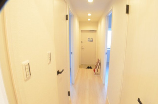 【玄関】 | パークスクエア浦和（３階） | 我が家の顔「玄関」。清潔感ある玄関が大切なお客様やご家族を迎えてくれます。