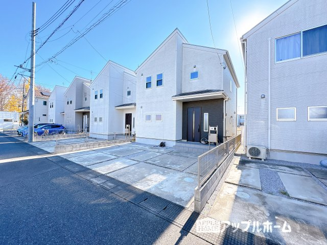 【築6年住宅】坂戸市八幡2丁目の前面道路含む現地写真