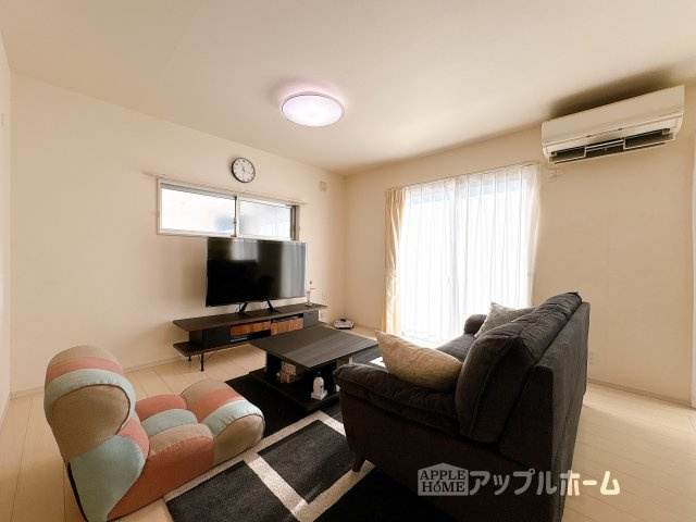 【築6年住宅】坂戸市八幡2丁目の居間・リビング