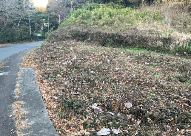 【外観】 | 土地の形が極端に長細かったり、狭小地、あるいは道路との高低差がある傾斜地だった場合、後々売ろうとしても買い手がつかない場合もあります。後々、売却することになった時に価値の下がらない土地を選びましょう。
