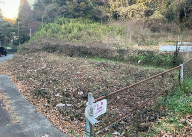 【外観】 | 土地を買う際、住む地域の自治体や福祉の補助制度にも注目してみましょう。子供や老人の医療補助やゴミ出しのルールなど、自治体によってルールに大きな違いがあるため、暮らしやすい土地で判断するとよいでしょう。