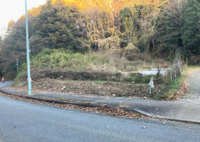 【外観】 | 物件の詳細については、現地を見てわかること以外に、役所や法務局などで調べないとわからないことがあります。そのため、現地に行く場合は、もしこの物件を買ったらどのような生活ができるかをイメージしましょう。