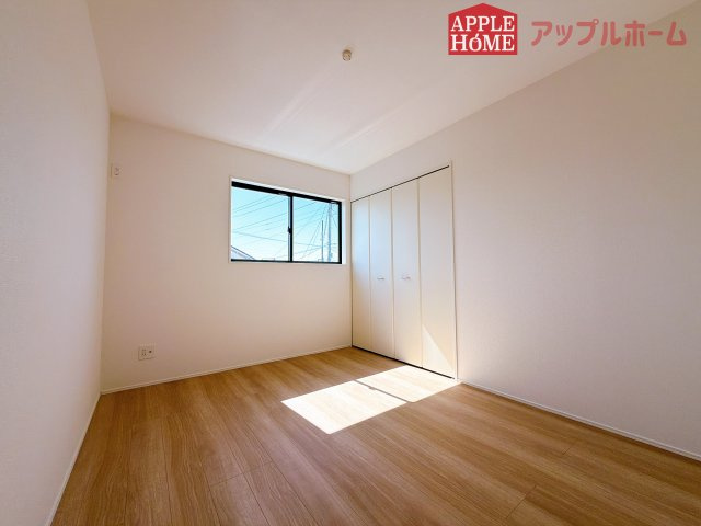 【新築住宅】行田市桜町 全1棟の洋室|２階居室は全室収納あり！たっぷりある収納活用でお部屋もキレイを保てます♪