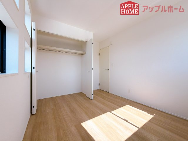【新築住宅】行田市桜町 全1棟の洋室|２階居室は全室収納あり！たっぷりある収納活用でお部屋もキレイを保てます♪