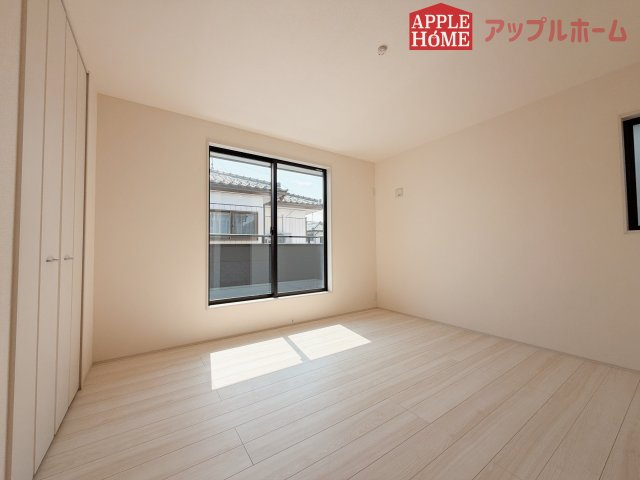 【新築住宅】深谷上野台 第23 全4棟の洋室|２階居室は全室収納あり！たっぷりある収納活用でお部屋もキレイを保てます♪