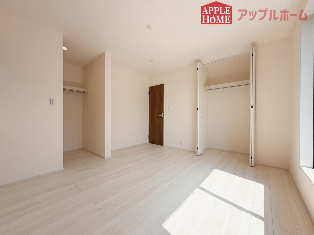 【新築住宅】深谷上野台 第23 全4棟の洋室|２階居室は全室収納あり！たっぷりある収納活用でお部屋もキレイを保てます♪