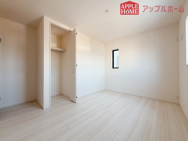 【新築住宅】深谷上野台 第23 全4棟の洋室|２階居室は全室収納あり！たっぷりある収納活用でお部屋もキレイを保てます♪