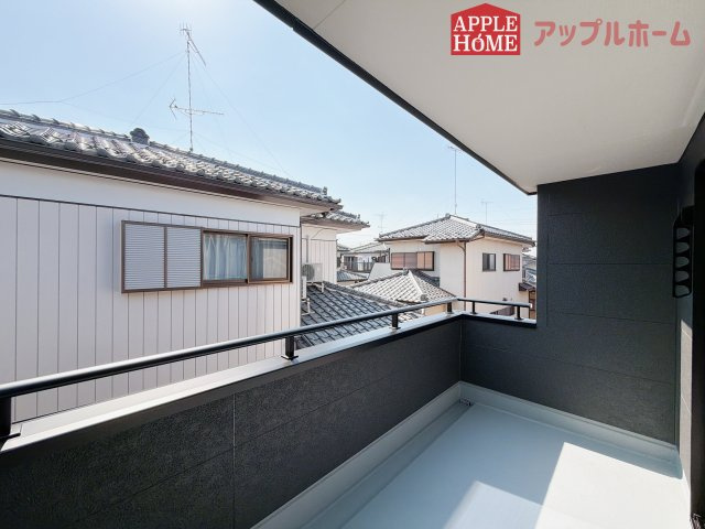 【新築住宅】深谷上野台 第23 全4棟のバルコニー|家族分の洗濯物もしっかり干せます。日当たりも良く、毎日のお洗濯が楽しくなりそう♪お布団は手軽に干せていつもポカポカに☆