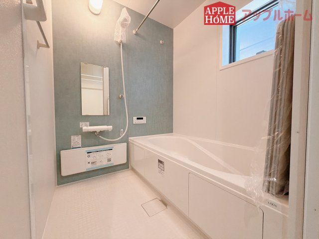 【新築住宅】深谷上野台 第23 全4棟の浴室|窓付きのバスルームは、採光もあり明るく気持ちの良い空間です。窓があることで、換気環境も良好。掃除もスムーズに出来ます♪