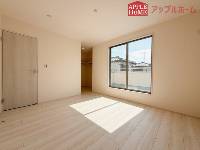 【新築住宅】深谷上野台 第23 全4棟の洋室|２階居室は全室収納あり！たっぷりある収納活用でお部屋もキレイを保てます♪