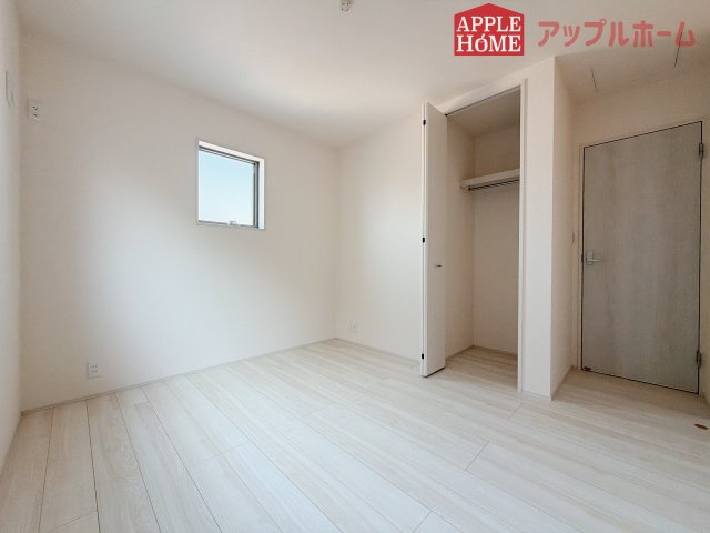 【新築住宅】深谷上野台 第23 全4棟の洋室|２階居室は全室収納あり！たっぷりある収納活用でお部屋もキレイを保てます♪