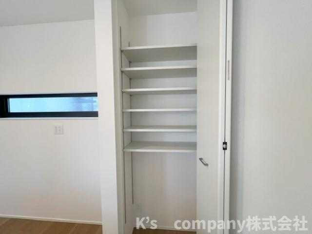 茅ヶ崎市みずき2丁目　新築戸建の収納|仕切り棚付きで整理がしやすいパントリー☆