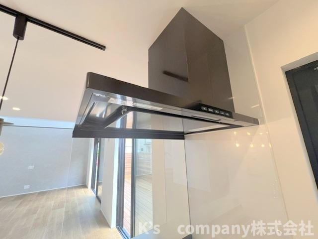 茅ヶ崎市みずき2丁目　新築戸建のキッチン|お手入れのしやすいスリムタイプのレンジフード☆
