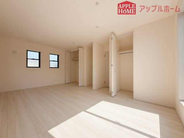 【新築住宅】深谷上野台 第23 全4棟の洋室|２階居室は全室収納あり！たっぷりある収納活用でお部屋もキレイを保てます♪