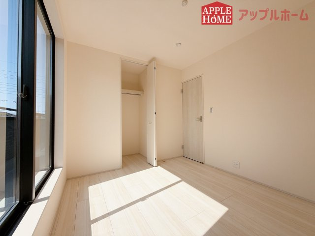 【新築住宅】深谷上野台 第23 全4棟の洋室|２階居室は全室収納あり！たっぷりある収納活用でお部屋もキレイを保てます♪