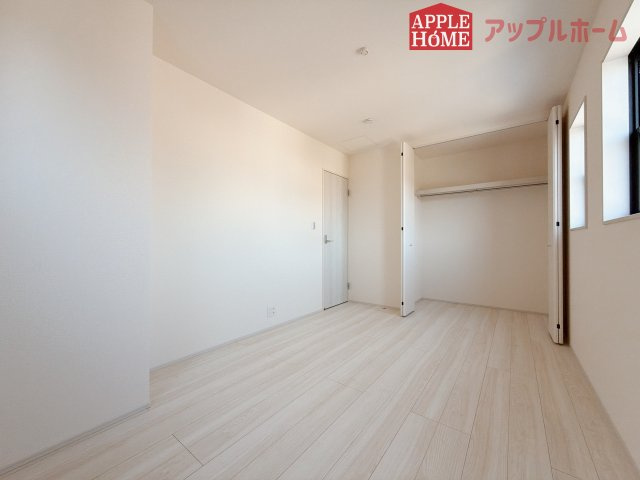 【新築住宅】深谷上野台 第23 全4棟の洋室|２階居室は全室収納あり！たっぷりある収納活用でお部屋もキレイを保てます♪