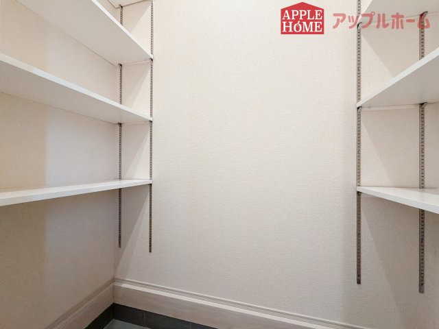 【新築住宅】深谷上野台 第23 全4棟の収納|玄関もスッキリできるシューズインクロークあります♪