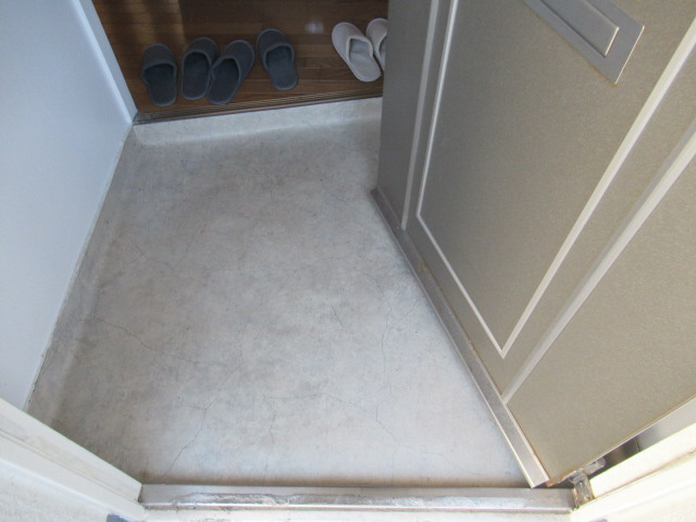 松が丘住宅の玄関