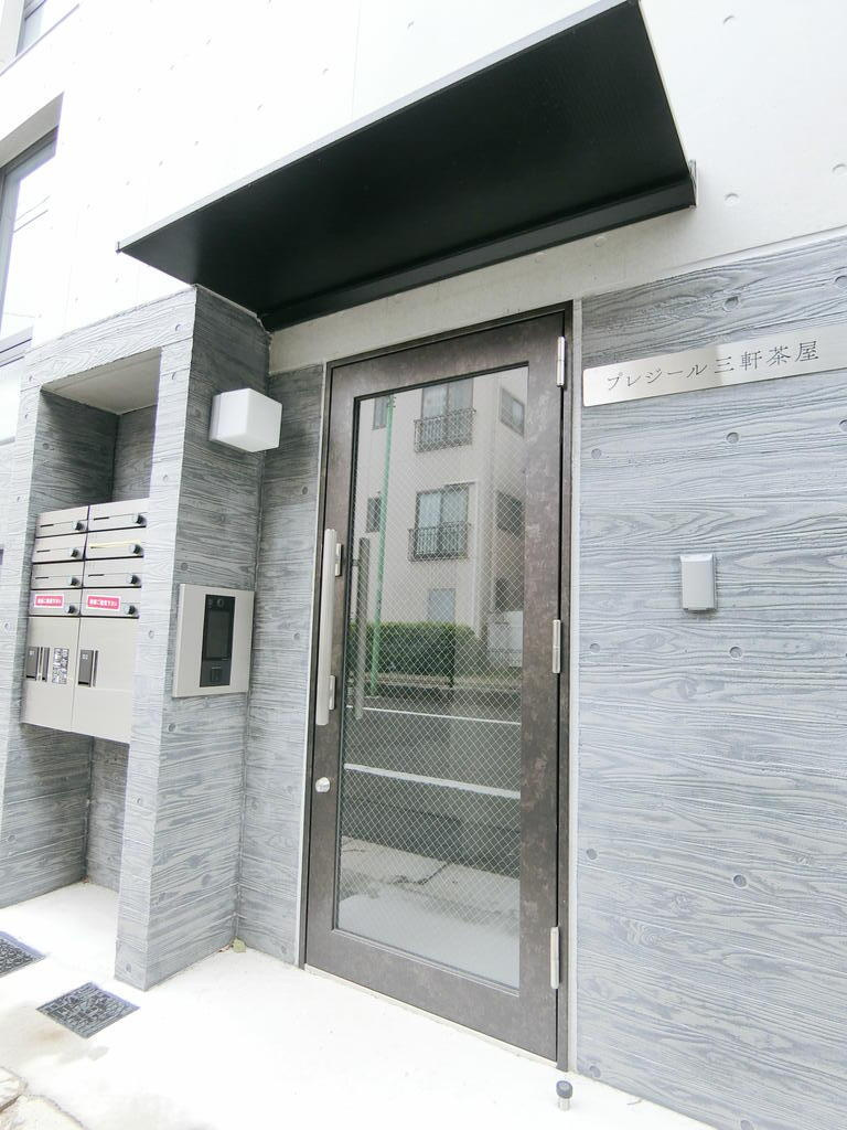 プレジール三軒茶屋　築浅　メゾネット　オートロックのエントランス