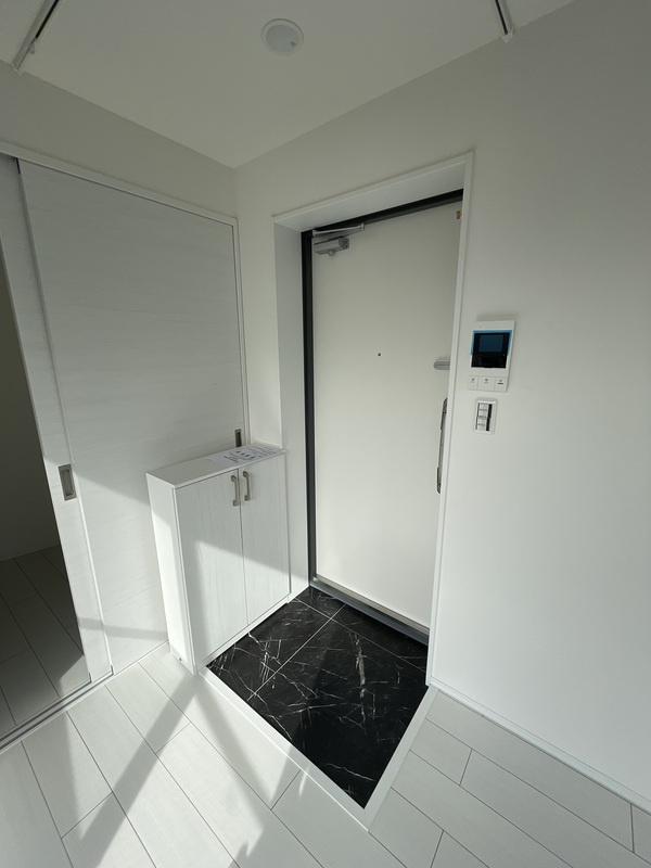 プレジール三軒茶屋　築浅　メゾネット　オートロックの玄関