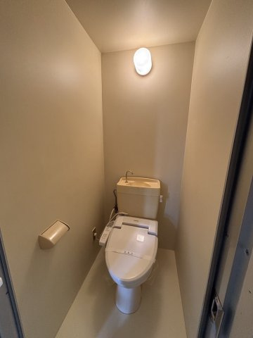 大阪市東淀川区小松４丁目の賃貸マンションのトイレ