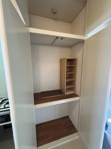 大阪市東淀川区小松４丁目の賃貸マンションの収納