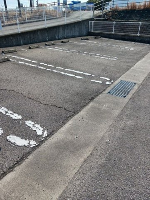【駐車場】 | フレンドリーハープ大林 | 駐車場に車を止められます