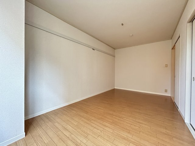 ボナール松ヶ丘の洋室