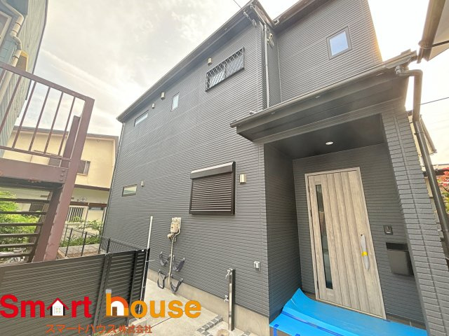 【外観】 | 厚木市下荻野　1棟！ | オシャレな外観は、人の目を引くだけではなく自慢したくなりますね！植木を置いたりアレンジは、自由です。自分の好みに仕上げましょう♪