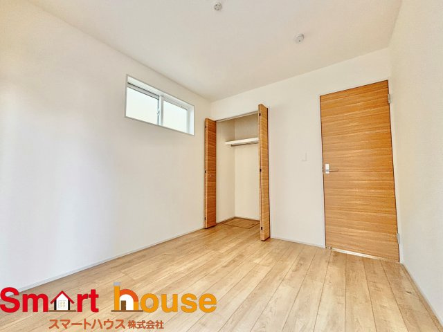 【洋室】 | 相模原市中央区緑が丘　新築1棟 | 光が沢山取り込める大きな窓。2面採光なので、日差しを長時間受ける事が出来る暖かいお部屋です。